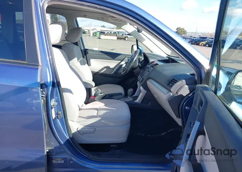 2015 Subaru Forester 2.5I Premium z USA, uszkodzony, nr VIN JF2SJAFC3FH411093